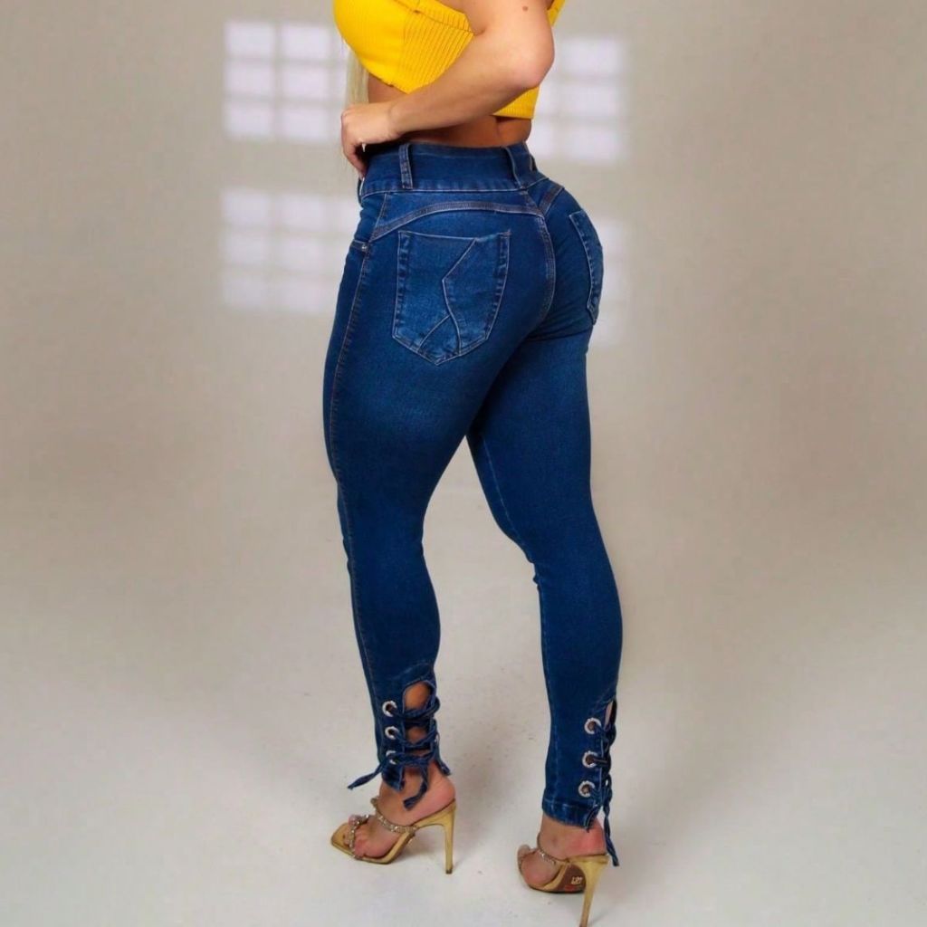 Calça Jeans Feminina Gladiadora de Cós Largo com 2 Botões Escura