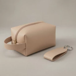 Kit 10 Necessaire Pequena + 10 Chaveiros Para Presente Padrinhos Eventos Feminina