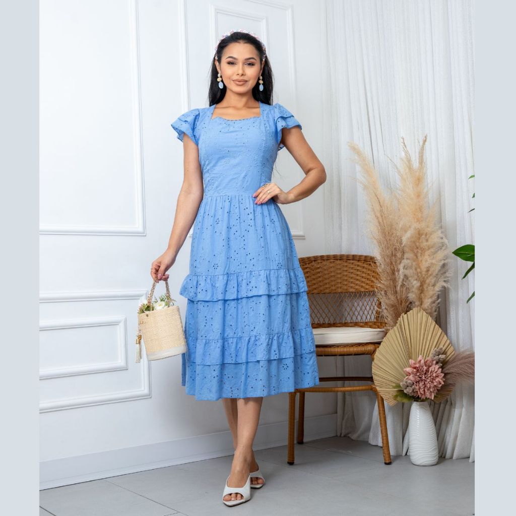 Vestido Midi Feminino em Laise com Decote Quadrado Manga Bufante Saia em Camadas com Babados Romantismo Atemporal