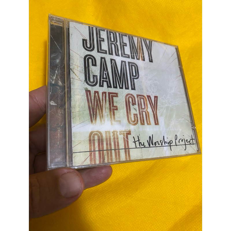 Este item é o CD We Cry Out: The Worship Project do artista cristão Jeremy Camp