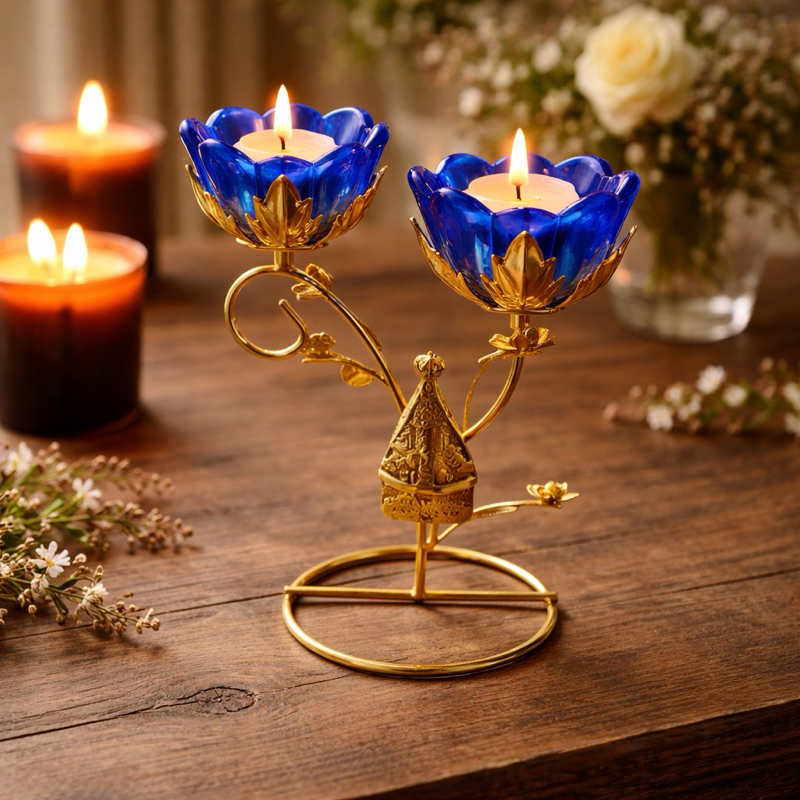 Castiçal Nossa Senhora Aparecida Flor 17,5 cm Dourado com Vela em Metal Enfeite Porta Vela Decorativo