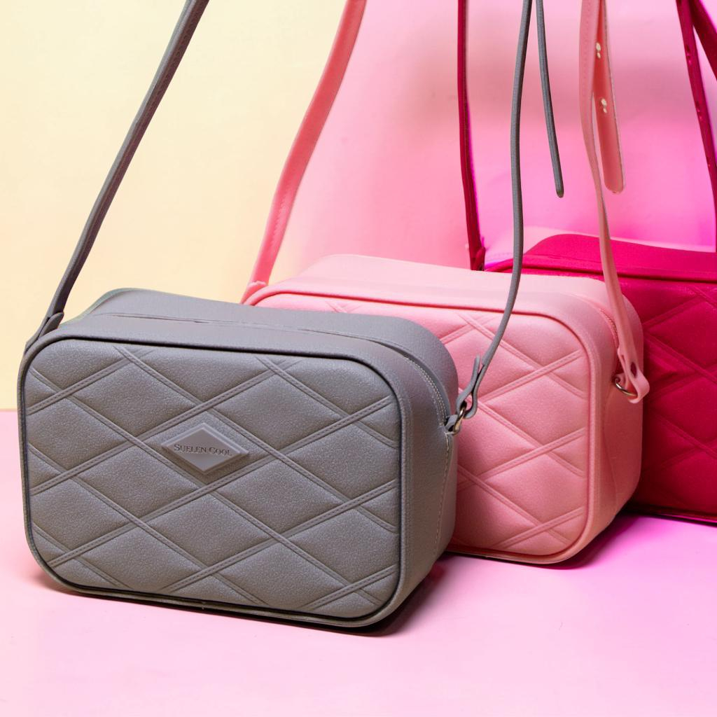 Bolsa PVC Transversal Matelassê - Alça Ajustável Leve e Moderna para Dia a Dia - Achadinhos da Isis