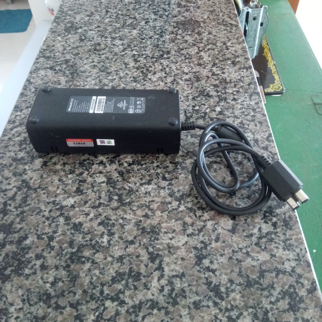 Fonte Microsoft Xbox 360 Slim 2 Pinos Original 127v (Usado)