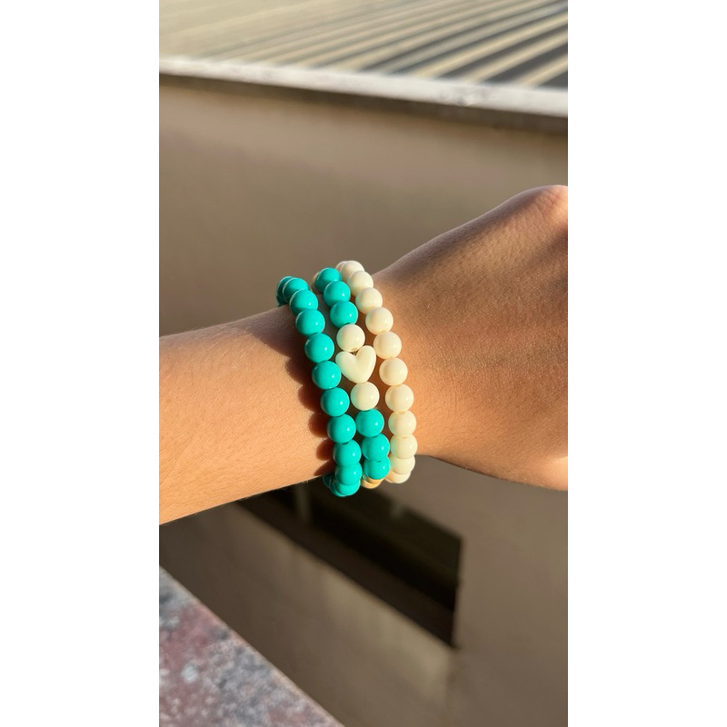 Kit com 3 Pulseiras de Miçanga Verde Tiffany e Branco com Coração | Pulseiras Elásticas Femininas