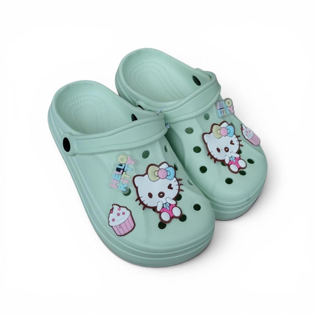 Babuche infantil decorada com pingentes emborrachados e dourados confortável  moda inverno solado reto estiloso.