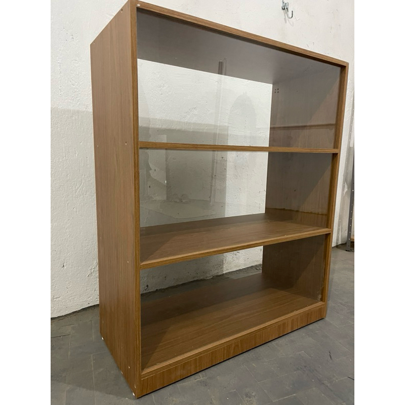 Balcão Vitrine Em MDF Atendimento com vidro na frente