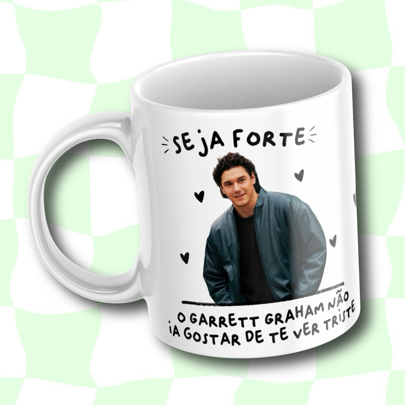 Caneca “Seja Forte” Off Campus | Garrett Graham, Hannah Wells, Logan, Dean, Allie
