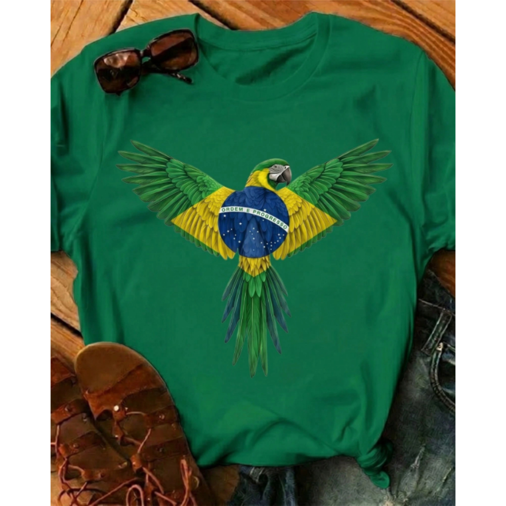 Camiseta Brasil Feminina Estilosa Arara Azul Bandeira Brasileiro Copa do Mundo
