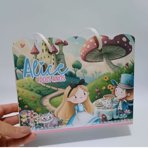 SACOLINHA PERSONALIZADA ALICE NO PAÍS DAS MARAVILHAS LEMBRANCINHA PEGUE E MONTE FESTA INFANTIL