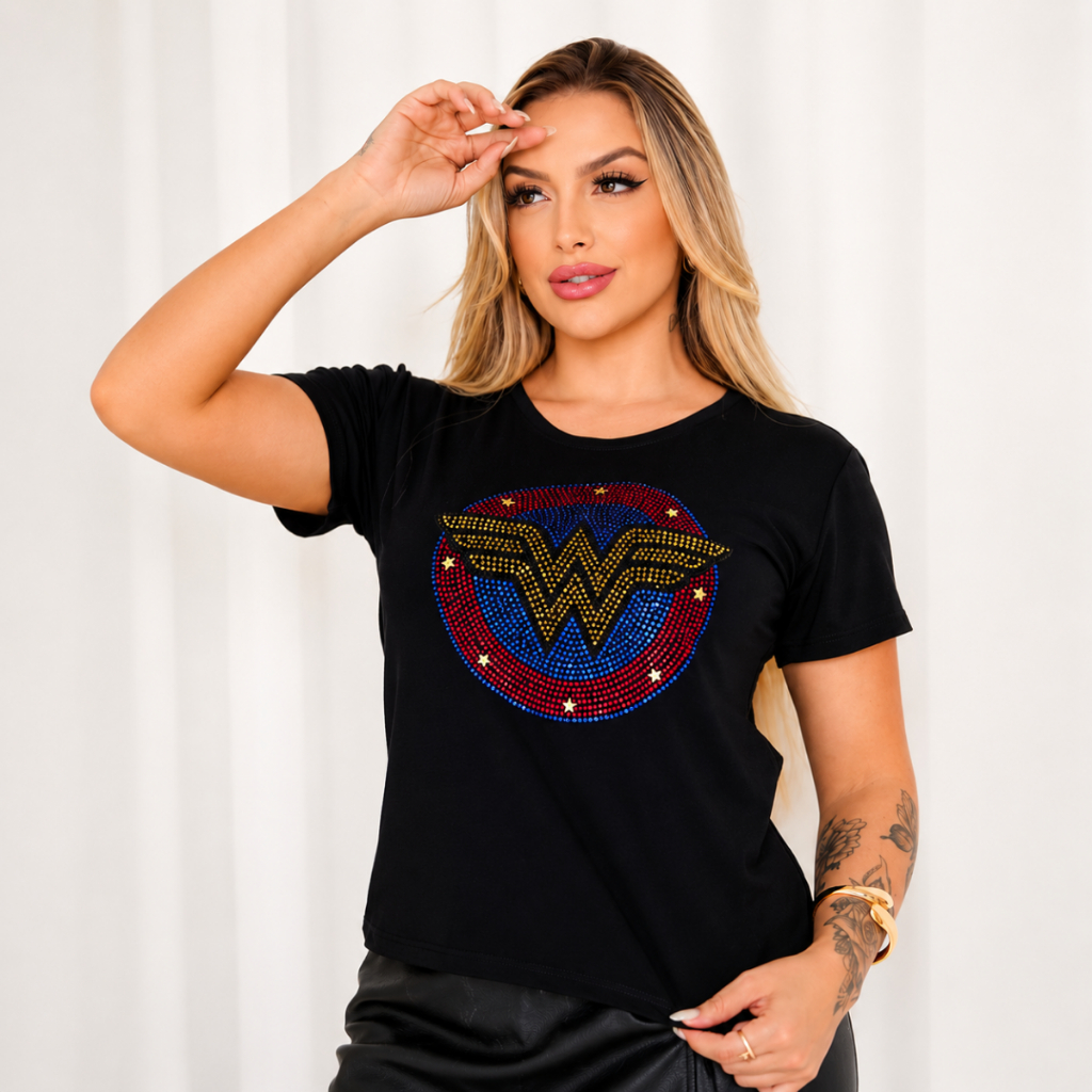 Blusa Feminina T-shirt Luxo com Pedrarias Strass Mulher Maravilha