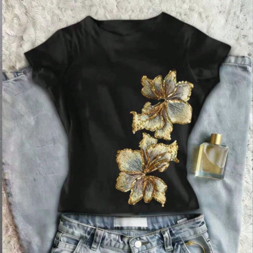 T-shirt Feminina Cropped Mágico Com Estampa Floral Tecido Leve Confortável Casual