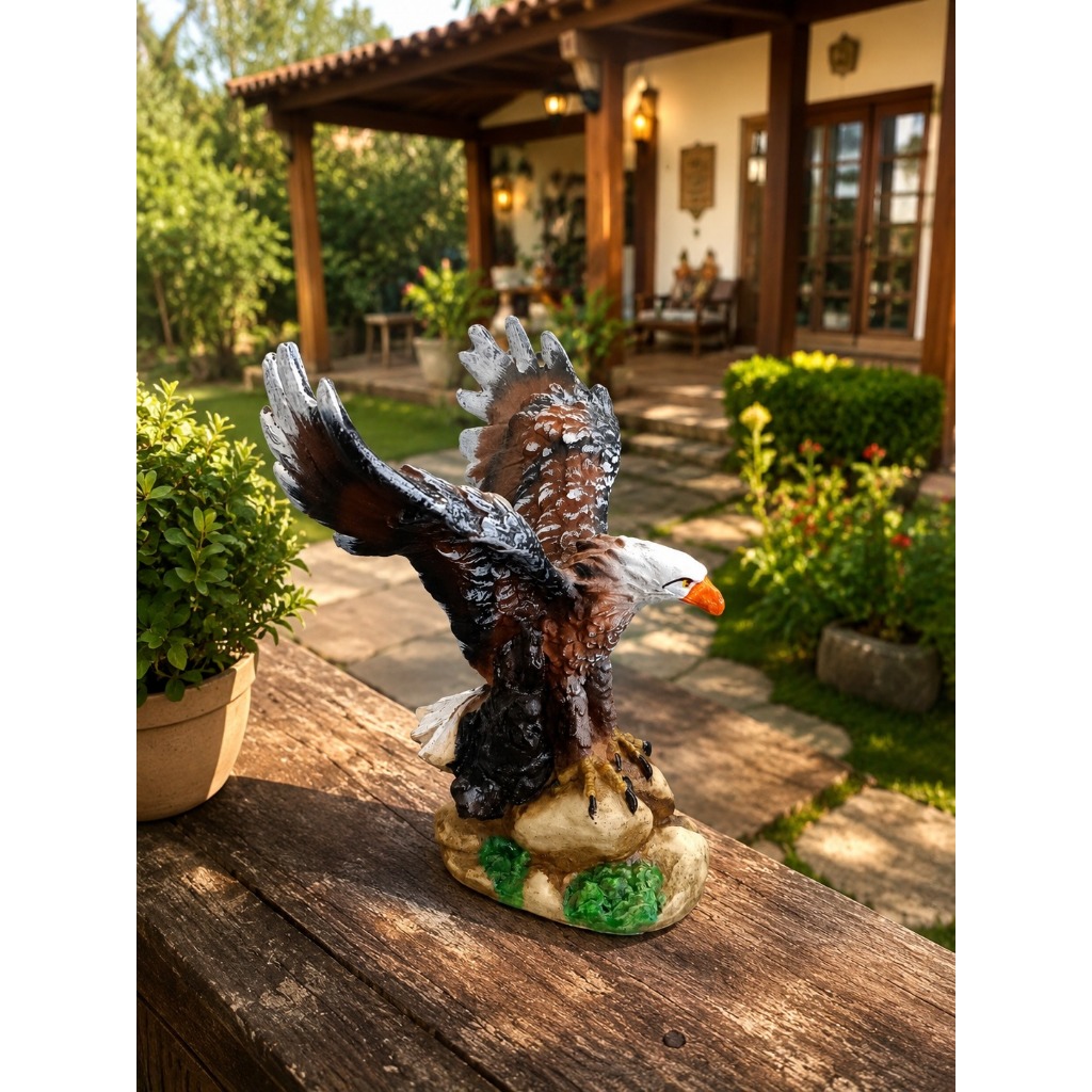 Estatueta Aguia Asa Aberta Espanta Pombo Passarinhos Em Resina Decorada