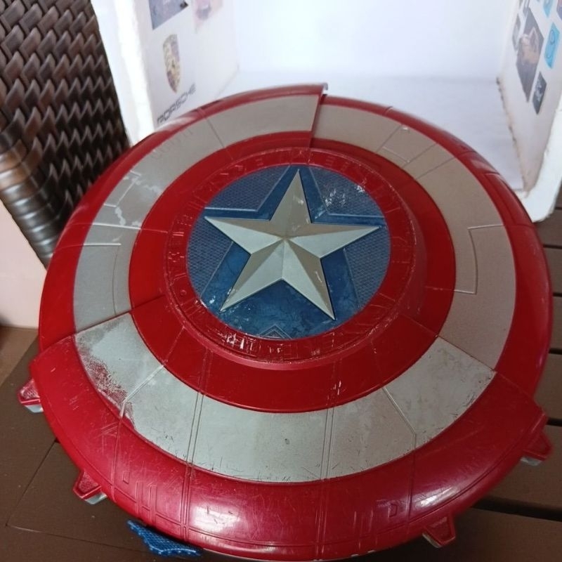 escudo capitao america retrátil nerf usado