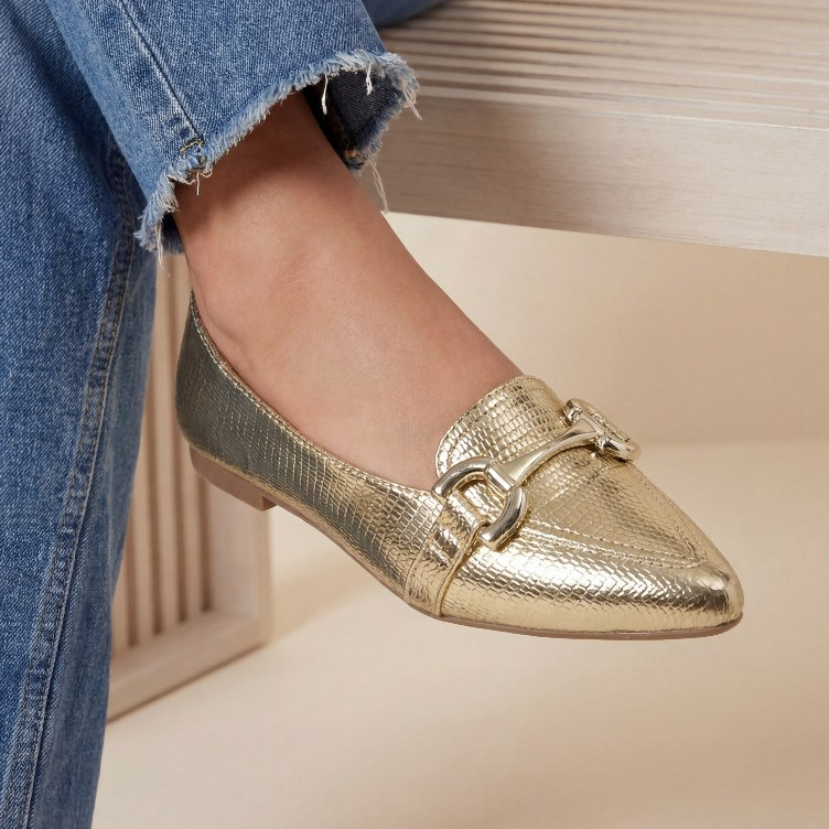 Sapatilha Feminina Bico Fino Lezard Ouro Light | Enfeite Reto Ouro Light - chic, casual, confortável
