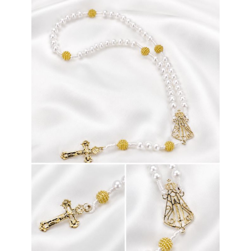 Terço de Nossa Senhora Aparecida pérola branca 8mm e pérola dourada craquelada, entremeio e crucifixo dourados