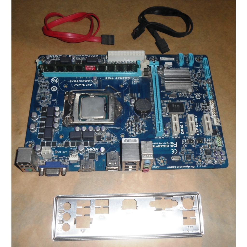 Placa Mãe Gigabyte H 61M-DS2H + Processador Intel Core i3 de 3.3 Ghz LGA 1155 + espelho  + 4Gb de Memoria DDR3 + cabo Sa