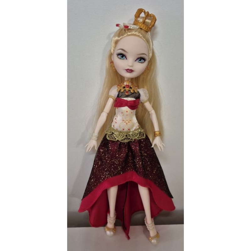 Boneca Ever After high Apple White Legado usada