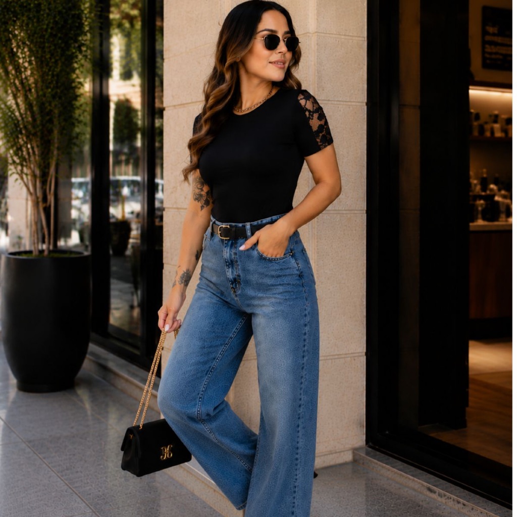 Blusa Feminina Detalhe de Renda