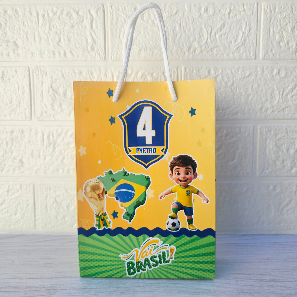 Sacolinha M Personalizada Lembrancinha Festa Infantil Copa Brasil Futebol | PEGUE E MONTE