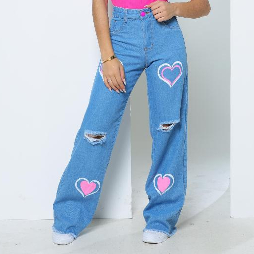 Calça Infantil Jeans Menina Juvenil Cintura Alta Wide Leg Estampa Coração Detalhe Destroyed Lavagem Clara