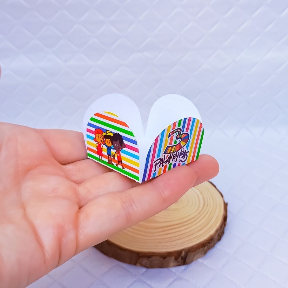 Forminhas para Docinhos Personalizadas 4 Pétalas Brigadeiro Festa Aniversário tema TRÊS PALAVRINHAS