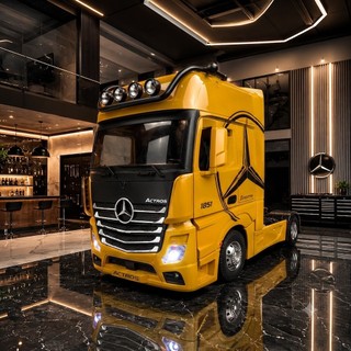 Miniatura Caminhão Mercedes Actros 1851 Escala 1:24 Metal Luz Som Brinquedo Colecionável