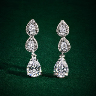 Brinco Três Gotas Cravejado em Prata 925 Elegante e Sofisticado