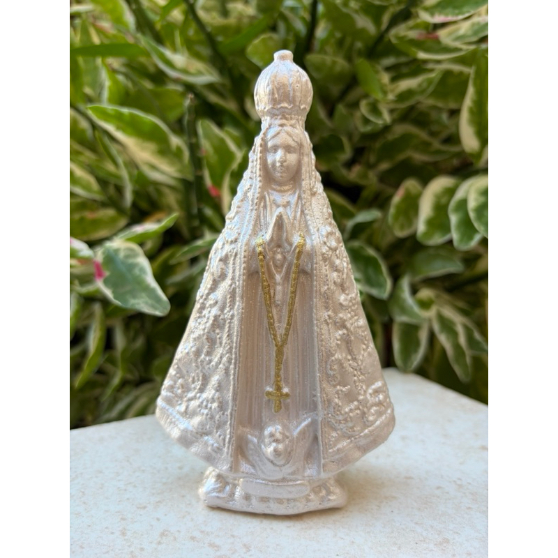 Kit 10 Imagens Nossa Senhora Aparecida 15cm Perolada Manto Bordado Lembrancinha Casamento Padrinhos