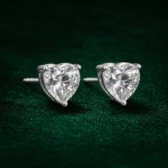 Brinco Delicado Coração Moissanite 6,6 mm Prata 925 Feminino Sofisticado