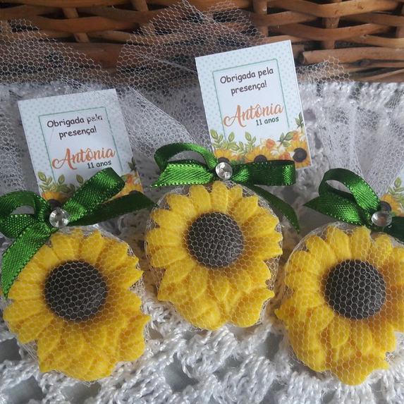 Kit Lembrancinhas Girassol Perfumado com Tag Personalizada e Laço de Cetim - Festas e Eventos