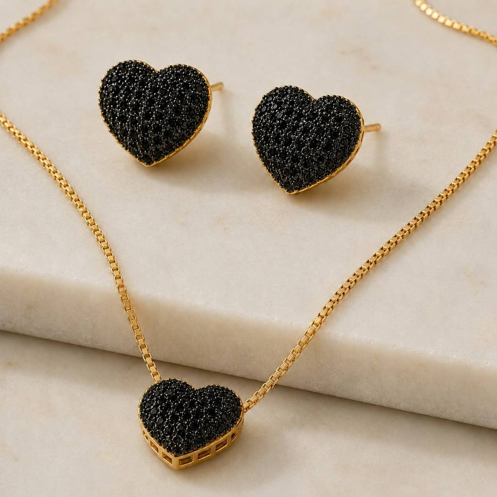 Conjunto Colar e Brinco Coração Preto Cravejado com Zircônia Banho 18K