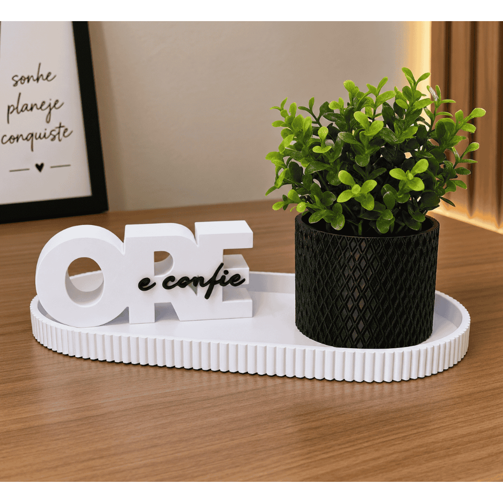 Kit Decorativo “Ore e Confie” com Vaso e Bandeja – Fé, Elegância e Design Moderno para seu Lar — imagem 2 de 2