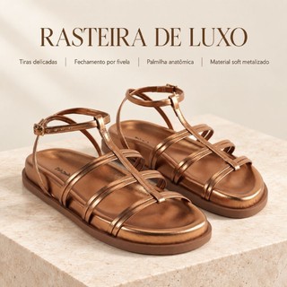 Rasteira tipo papete com cabedal de tiras delicadas e fechamento de fivela. Com palmilha anatômica. Toda em material sof