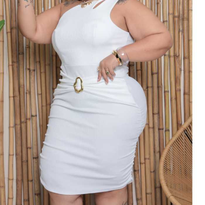 vestido femenino con fenda no busto plus size