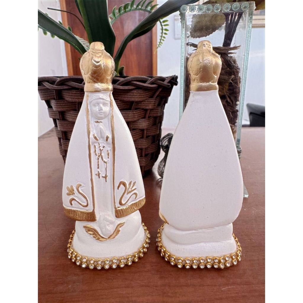 Imagem de Nossa Senhora Aparecida 10cm- Branca perolada com detalhes dourado/ Fé, proteção e elegância para o seu lar