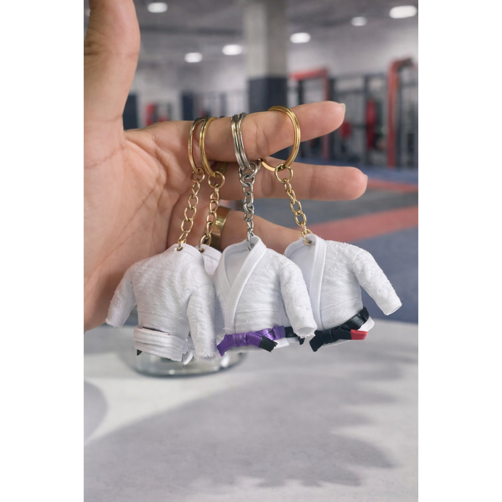 Chaveiro kimono personalizado - Karatê - jiu jitsu -judô em Oferta na Shopee