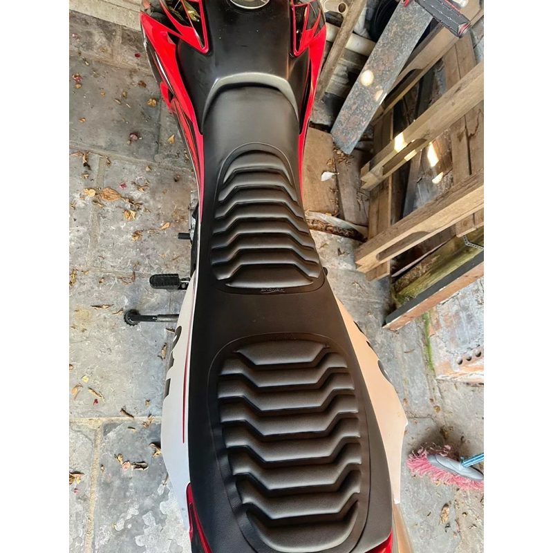 CAPA BANCO DE MOTO ESPUMADA CONFORT ALTO RELEVO 3D Moto Titan Honda CG 160 Capa de banco de moto Honda Capa de Cela Moto