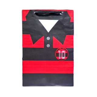 KIT 10/20/30/40/50 sacolas de papel FUTEBOL PRETO E VERMELHO Para Lembracinha Surpresa TAMANHO 25x17x6 cm em Oferta na Shopee