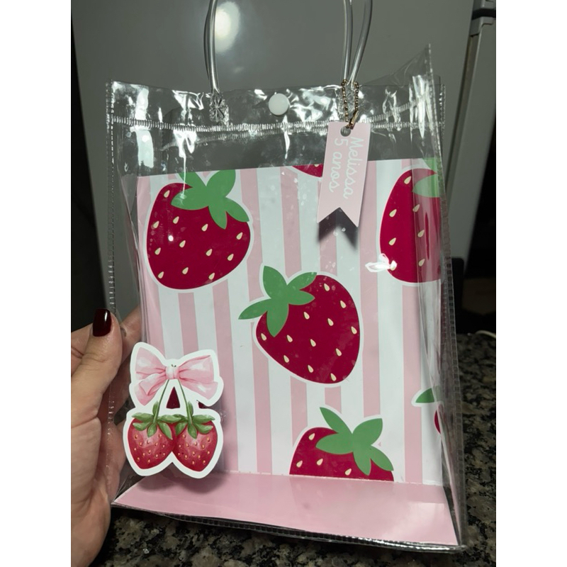 Decoração Personalizada Para Sacolinha Morango - Moranguinho - Todos os Temas - Festa de aniversário - Lembrancinha