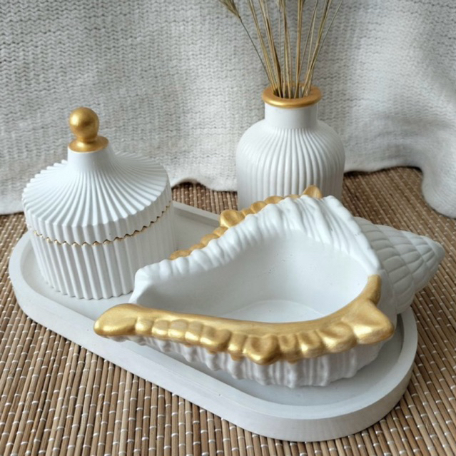 Kit Decorativo FOLHAS DOURADAS 4 Peças Porta-joias+Bandeja +Caramujo+vazo Aesthetics Minmalista  Para Casa  em geral