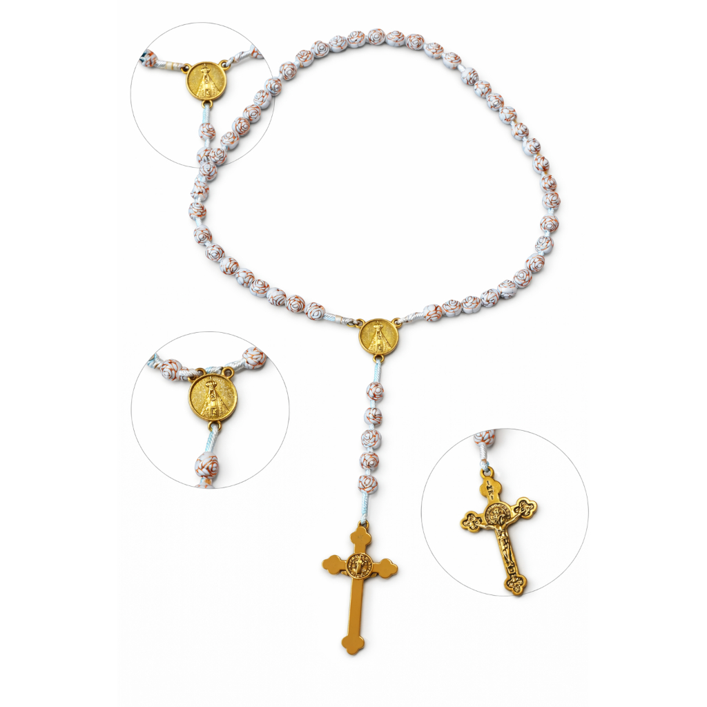 Terço de Nossa Senhora Aparecida - Branco Pérola em Flor com Detalhes Dourados - 45cm
