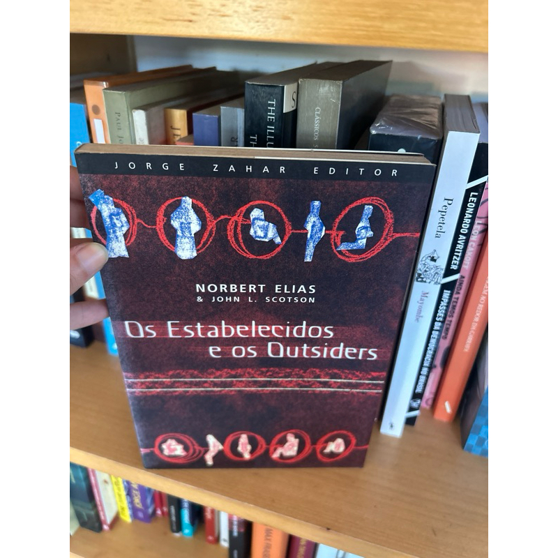 Livro Os estabelecidos e os outsiders: Sociologia das relações de poder a partir de uma pequena comunidade