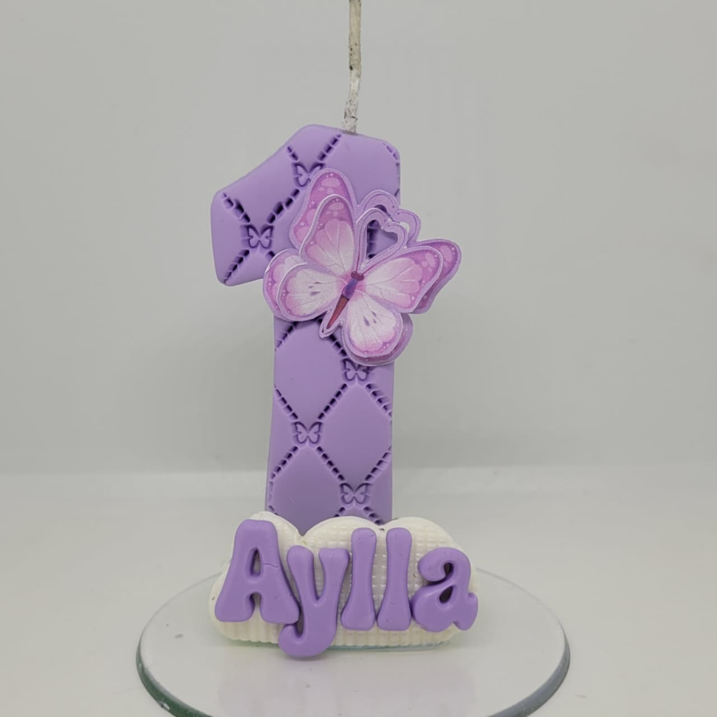 VELA PERSONALIZADA TEMA JARDIM DAS BORBOLETAS LILÁS VELA DE BISCUIT PARA FESTA DE ANIVERSARIO