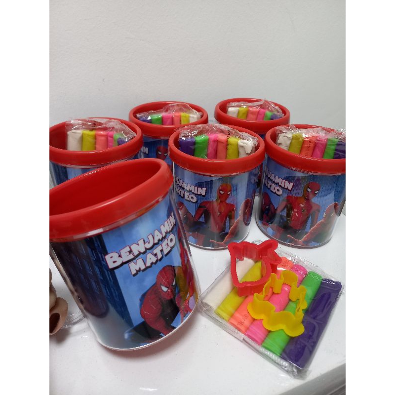 Lembrancinha Caneca Acrílica Personalizada Infantil com massinha e cortador