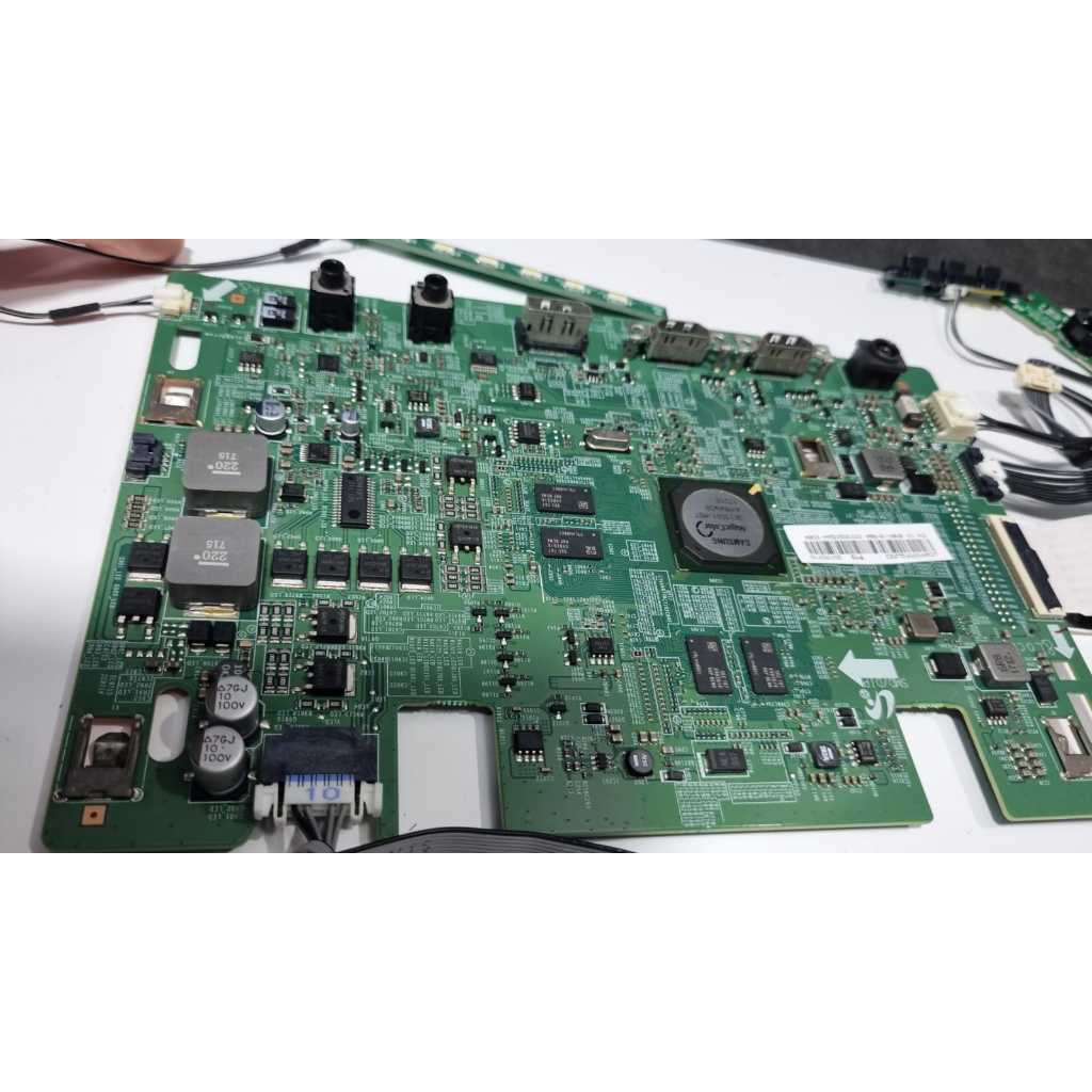 A Placa monitor Completa BN95-03634K. C24FG70FQ, utilizado no monitor gamer curv