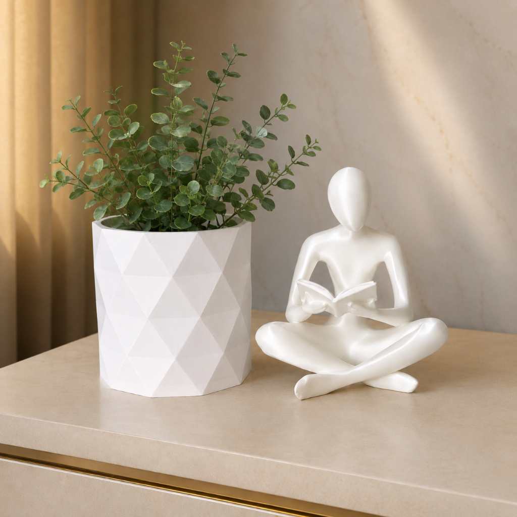 Kit Vaso Decorativo Geométrico Branco + Escultura Leitor 10cm Enfeite Estante Rack Sala Quarto Escritório