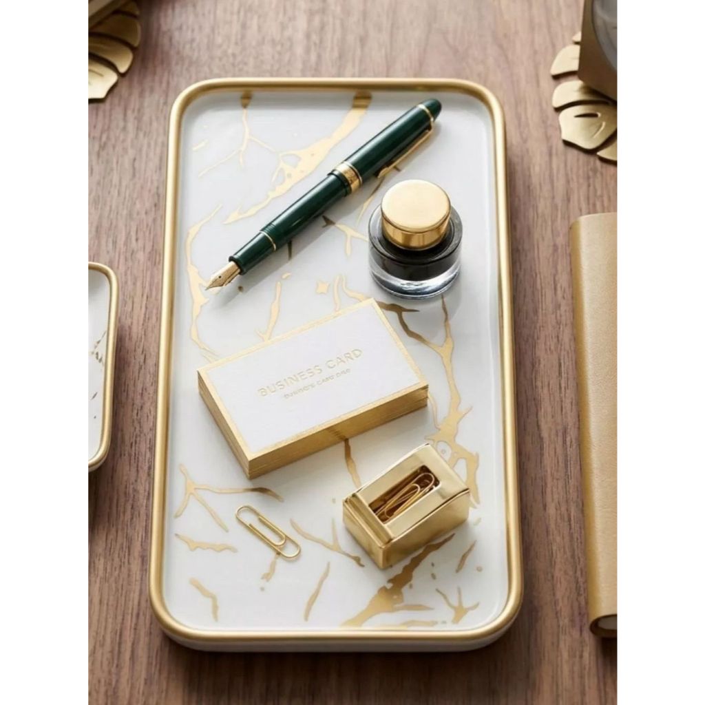 Bandeja Marmorizada Luxo com Detalhe Dourado 29.8cmX11.8cmX1.5cm Perfume Banheiro Lavabo Quarto Sala