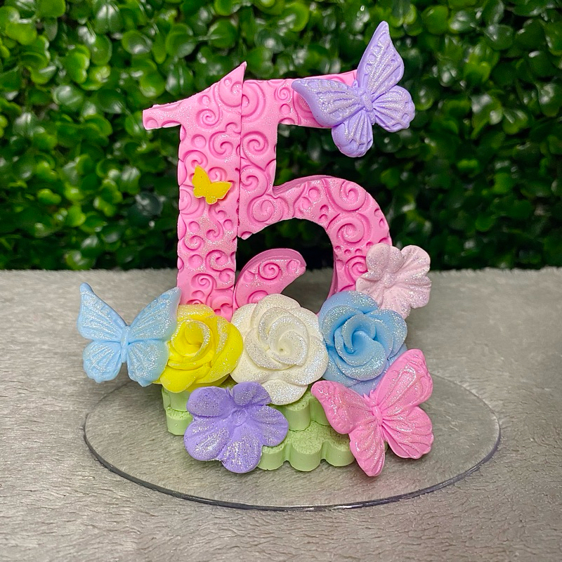 Vela personalizada em Biscuit - Meus 15 anos - Jardim encantado / Jardim das borboletas