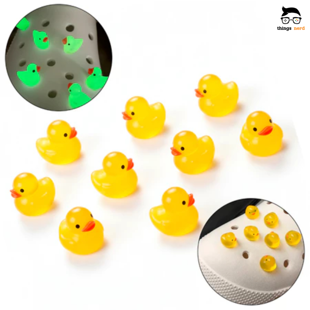 Kit 10 Charm Patinho Brilha No Escuro Compatível Babuche Papete Pin Botton Pingente Decoração Fivela