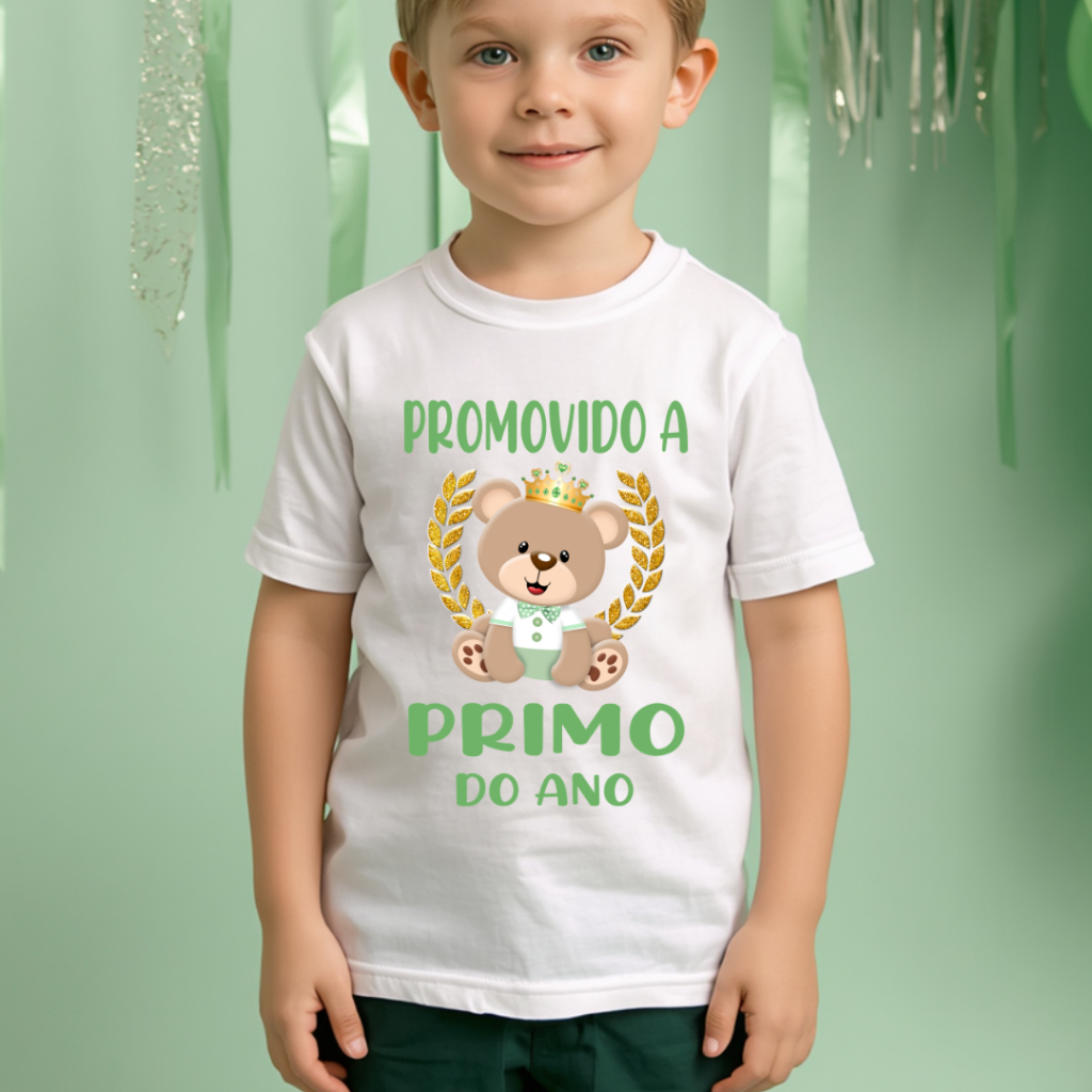 Camiseta Infantil PROMOVIDO A PRIMO DO ANO Ursinho Príncipe Realeza Verde - Chá de bebê ZLprint